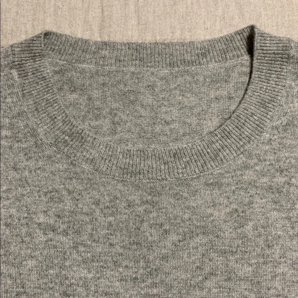 J.Crew Women’s Classic Gray Medium Crewneck Cashmere Long Sleeve Sweater